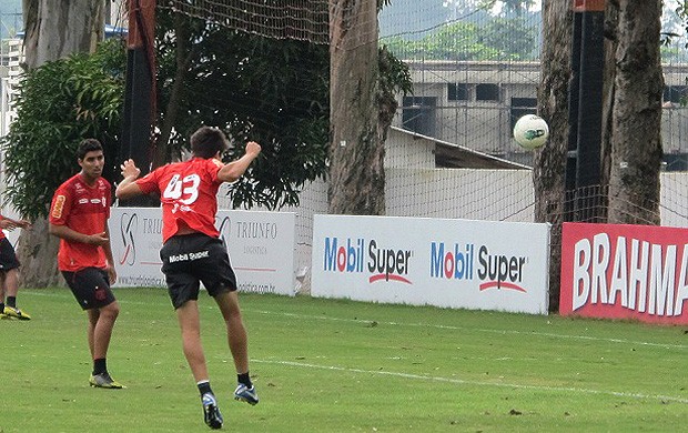 Matheus no treino do Flamengo (Foto: Richard Souza / Globoesporte.com)