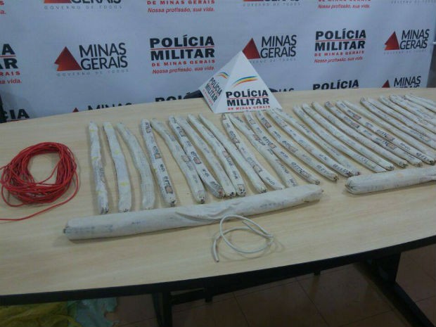 Explosivos apreendidos em Uberlândia (Foto: Polícia Militar/Divulgação)