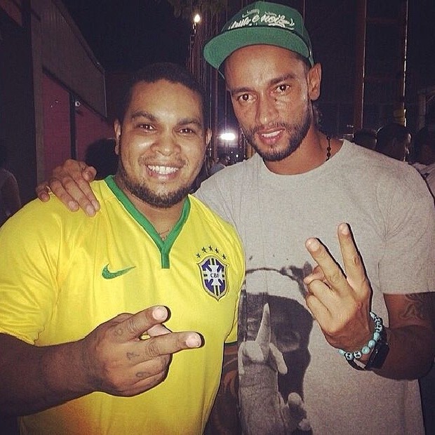 Ex-BBB Valter Slim com Rodriguinho em partida de futebol em São Paulo (Foto: Instagram/ Reprodução)