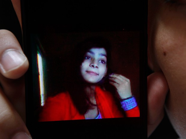 Mãe queimou filha Zeenat Bibi viva por se casar sem permissão no Paquistão (Foto: K.M. Chaudary/AP)