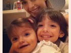 Carol Celico posta foto com os filhos para desejar bom dia