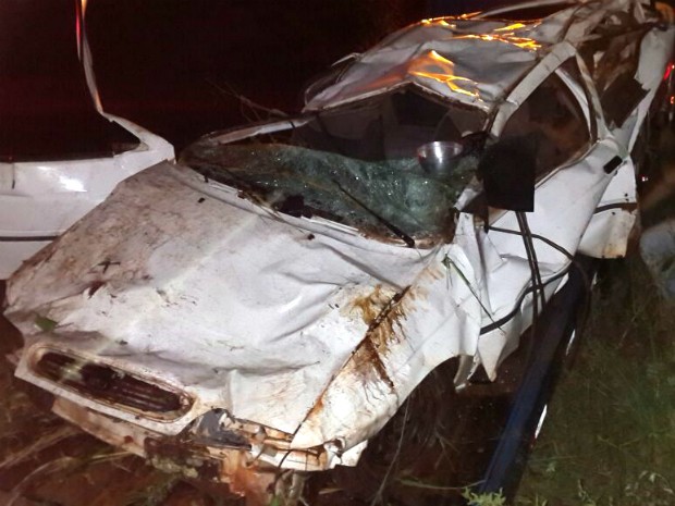 Motorista perdeu o controle da direção em uma reta e capotou por 150 metros na PR-492 (Foto: Arquivo Pessoal/ Frank Ramos)