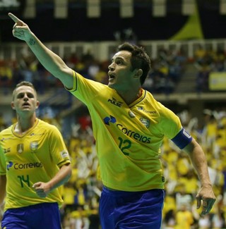 Palmeiras estuda reativar time de futsal e mira Falcão como estrela