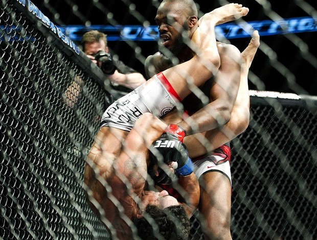 UFC 152 JOn jones e vitor belfort (Foto: Agência AP)