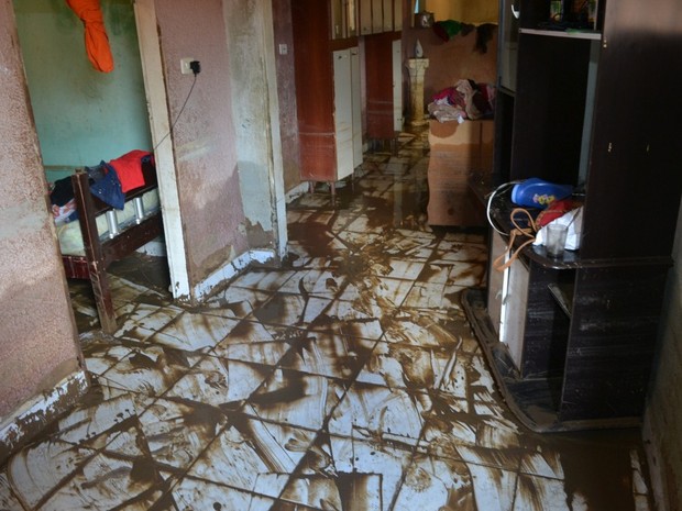 Moradores do Bairro Mutirão foram um dos mais atingidos pelas chuvas. (Foto: Divulgação/ Farol de Notícias)