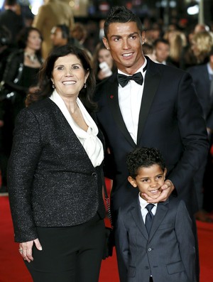 Cristiano Ronaldo Dolores filho tapete vermelho filme (Foto: Reuters) Cristiano Ronaldo Dolores filho tapete vermelho filme (Foto: Reuters)