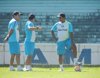 Auxiliares de Enderson Moreira comandarão a equipe contra o São Luiz (Foto: Paula Menezes/GloboEsporte.com)