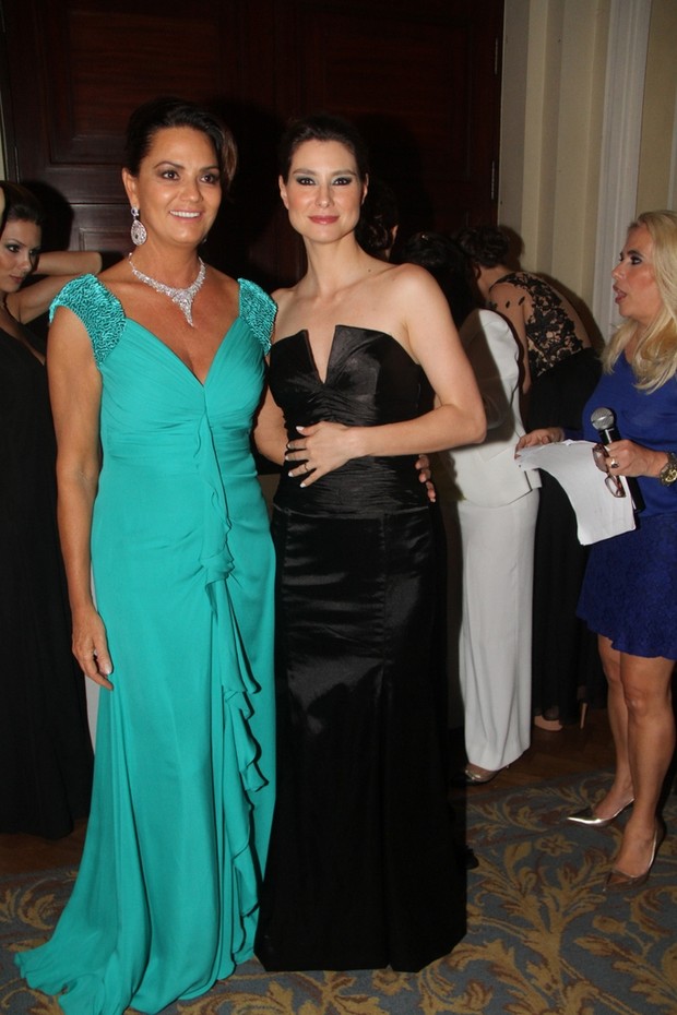 Luiza Brunet e Lavínia Vlasak em evento em Copacabana (Foto: Daniel Delmiro / AgNews)