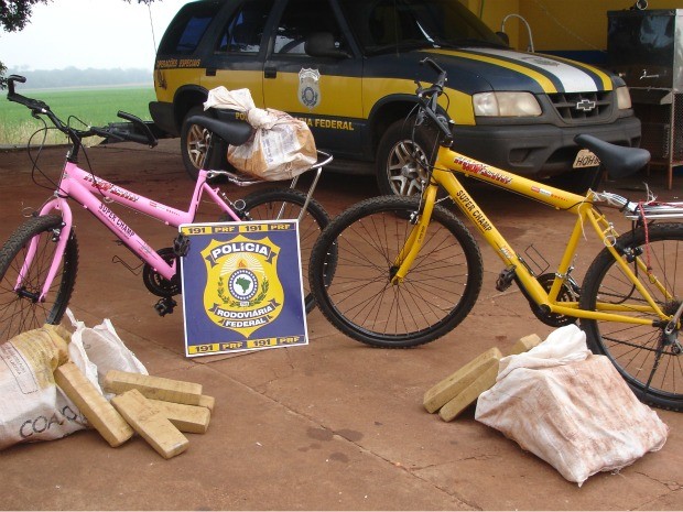 Bicicletas e entorpecente foram encaminhados para delegacia da PRF em Ponta porã (Foto: Divulgação/PRF)