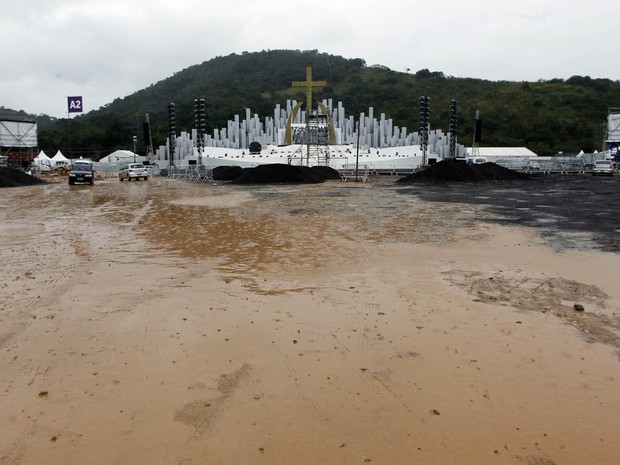 Terrenos en Guaratiba, ¿dónde está el campo de la fe, está inundado por las lluvias en Río (Foto: André Mourão / Agencia Día / Estadão contenido)