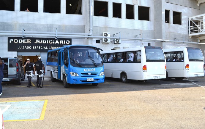 Torcedores Presos no Engenhão (Foto: Edgard Maciel) Torcedores Presos no Engenhão (Foto: Edgard Maciel)