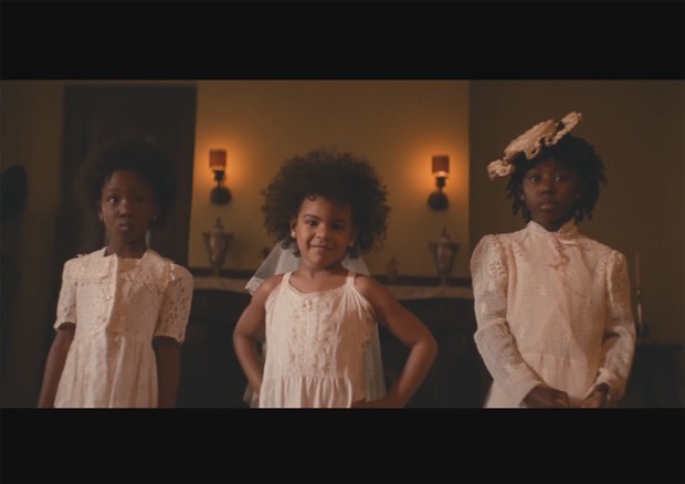 Blue Ivy (ao centro) no clipe de 'Formation', de Beyoncé (Foto: Divulgação)