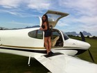 Mulher Melão faz passeio de avião pelo Rio de Janeiro