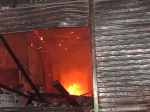 incêndio loja em feira de santana (Foto: Ney Silva/Acorda Cidade)