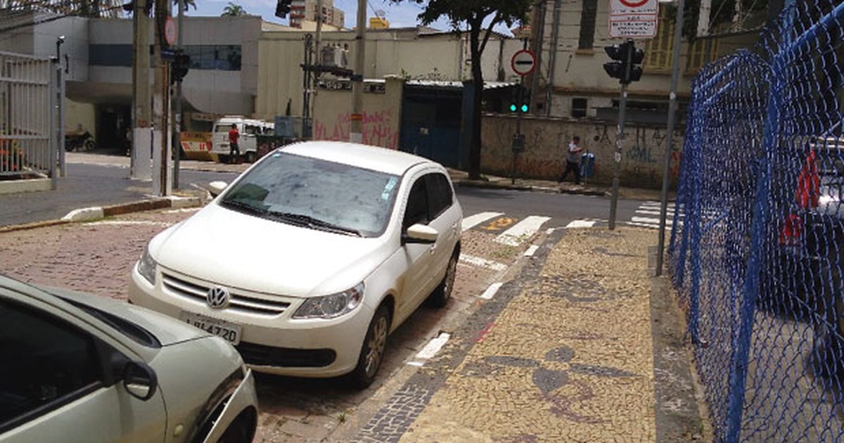 Internauta flagra carro na contramão e relata parada ilegal em vaga ... - Globo.com