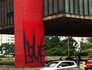Masp amanhece com colunas pichadas (Athos Henrique/G1)