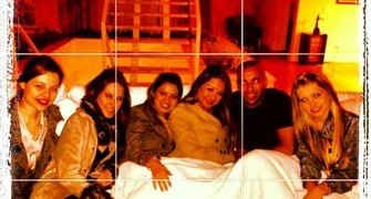Solteiro, Sheik posta foto rodeado por mulheres e escreve: 'Novas amizades' (Reprodução/Instagram)