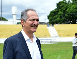 O Ministro dos Esportes Aldo Rebelo no estádio Martins Pereira, em São José dos Campos (Foto: Danilo Sardinha/Globoesporte.com)