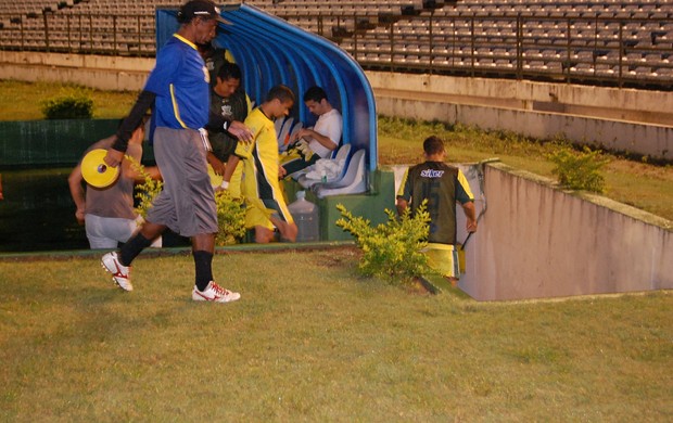 Confusão Queimadense x Sport Campina  (Foto: Silas Batista / Globoesporte.com/pb)
