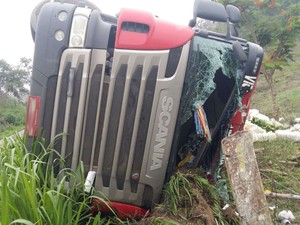 Polícia Militar foi acionada para evitar roubo da carga que era transportada (Foto: Giro em Ipiaú)