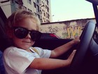 Motorista gato! Filho de Neymar é clicado ao volante do carro da mãe