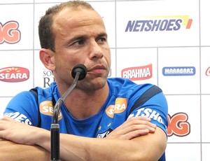 Leo, coletiva Santos (Foto: Lincoln Chaves / Globoesporte.com)