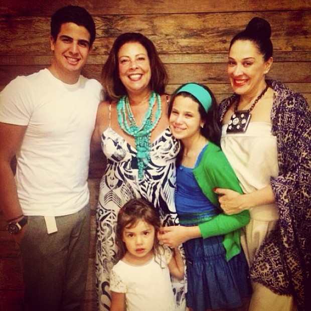 Enzo Celulari, Olenka Raia, Sophia e Claudia Raia em festa no Rio (Foto: Instagram/ Reprodução)
