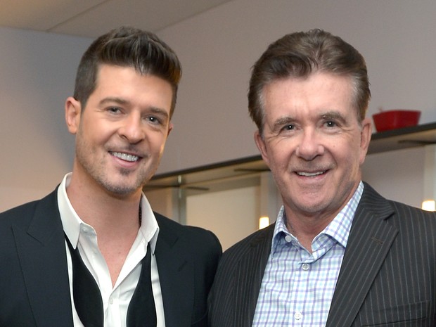 Robin Thicke e o pai, Alan Thicke, em evento de música em Los Angeles, nos Estados Unidos, em dezembro de 2013 (foto de arquivo) (Foto: Charley Gallay/ Getty Images) Robin Thicke e o pai, Alan Thicke, em evento de música em Los Angeles, nos Estados Unidos, em dezembro de 2013 (foto de arquivo) (Foto: Charley Gallay/ Getty Images)