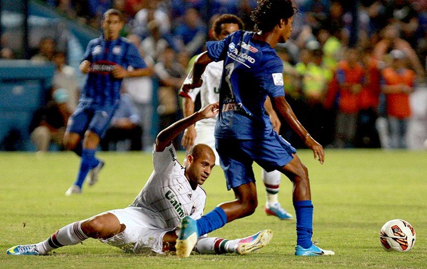 Carlinhos jogo Emelec Fluminense (Foto: Ricardo Ayres / Photocamera)