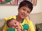 Nívea Stelmann veste os filhos para torcer pelo Brasil na abertura da Copa