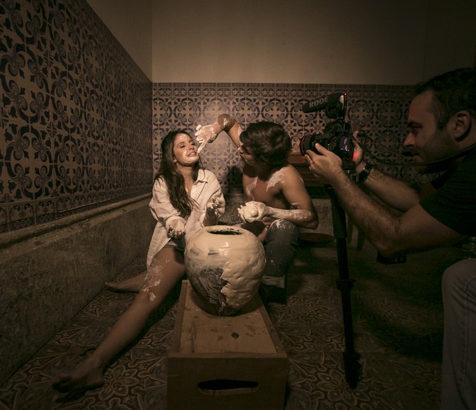 Os atores se divertem no making of do ensaio (Foto: Isabella Pinheiro/Gshow)