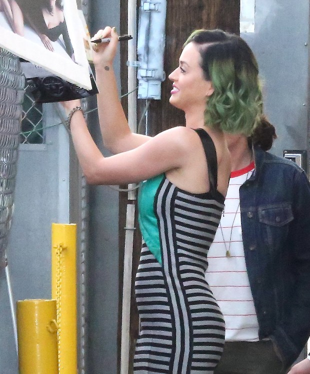 Katy Perry após participar de programa de televisão em Los Angeles, nos Estados Unidos (Foto: X17online/ Agência) Katy Perry após participar de programa de televisão em Los Angeles, nos Estados Unidos (Foto: X17online/ Agência)