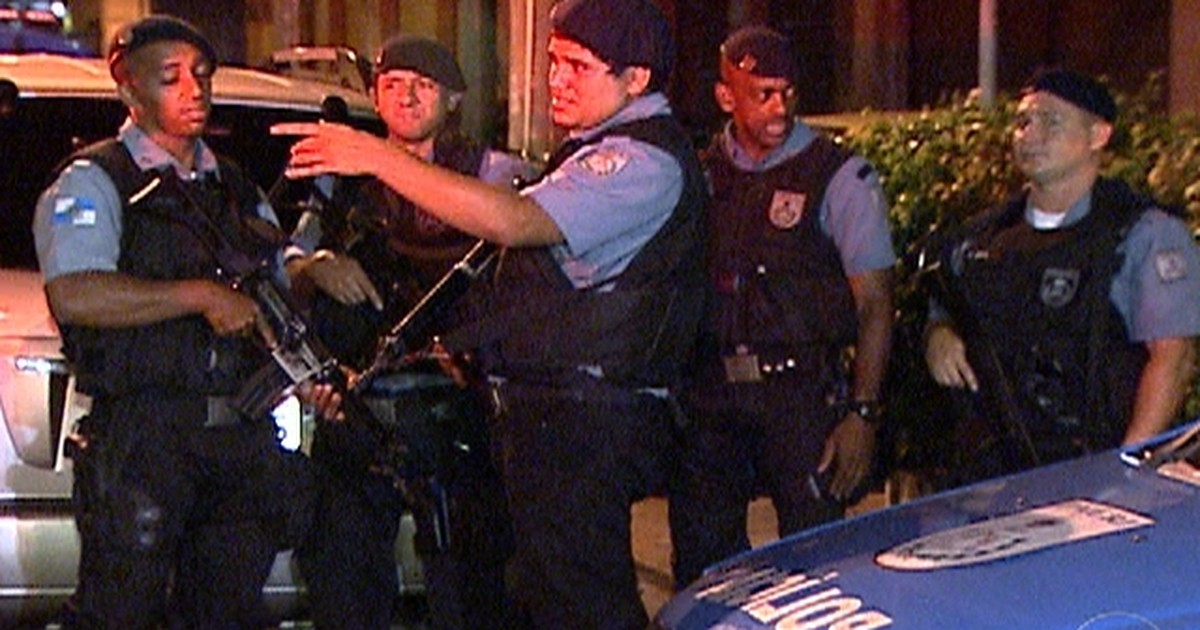 G1 Traficantes alvejam contêiner de UPP da Vila Cruzeiro, no Rio