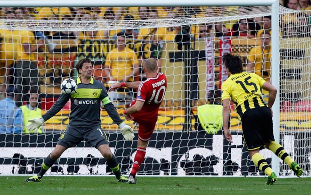 Weidenfeler e Robben bayern de Munique x Borussia Dortmund (Foto: Reuters)