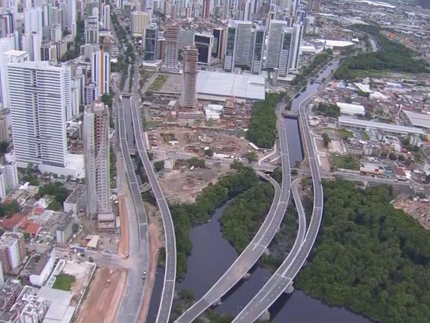 Vista aérea de Boa Viagem, no fim da Via Mangue (Foto: Reprodução / TV Globo)