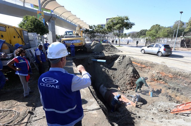 Tem que privatizar. S&oacute; que...