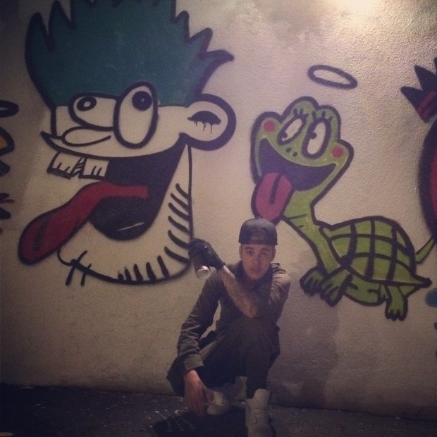 Justin Bieber exibe sua pichação (Foto: Instagram/ Reprodução)