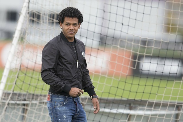De férias no Brasil, Romarinho treina no Corinthians durante esta semana