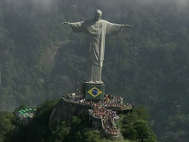 Cristo com bandeira do Brasil (Foto: Reprodução/Globo)