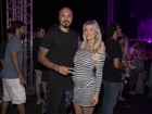 Ex-BBBs Fernando Medeiros e Aline Gotschalg curtem festa