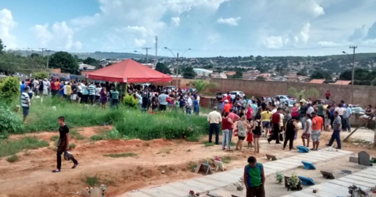 Corpos dos três parentes de PM mortos a tiros são enterrados em GO - Globo.com