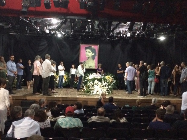 Corpo de Marília Pêra é velado no Teatro do Leblon (Foto: Cristina Boeckel/G1)