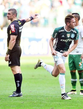 Fabiano faz gol do título e vira herói improvável do Enea