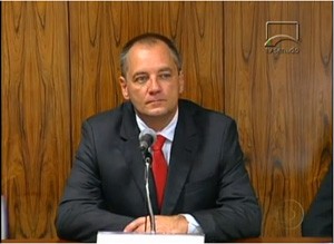 Cláudio Abreu, ex-direto da Delta, na CPI do Cachoeira (Foto: Reprodução TV Senado)