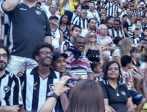 Hélio de LaPeña torcida Botafogo final carioca (Foto: André Casado)
