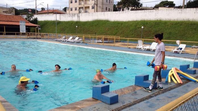 Prefeitura de Magé oferece natação e hidroginástica em Pau