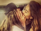 Sabrina Sato e João Vicente de Castro dão beijão em foto: 'Love'