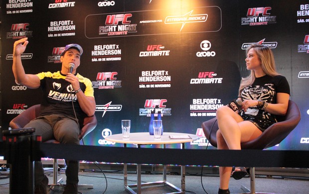 Lyoto Machida em evento para fãs em Goiânia (Foto: Rodrigo Malinverni)