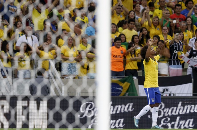 Willian gol Brasil x Venezuela eliminatórias (Foto: Reuters)