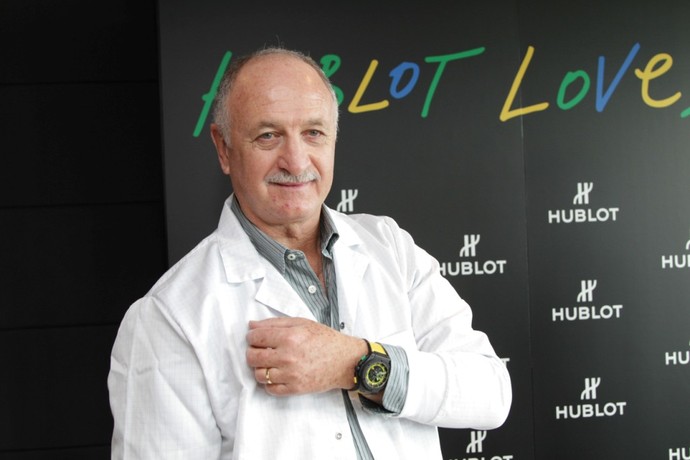 luiz felipe scolari Felipão recebe relógio em homenagem de marca suíça (Foto: Reprodução ) luiz felipe scolari Felipão recebe relógio em homenagem de marca suíça (Foto: Reprodução )